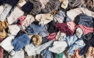 Bæredygtig tøjpleje: Sådan kan en tøjdamper hjælpe med at skåne miljøet
