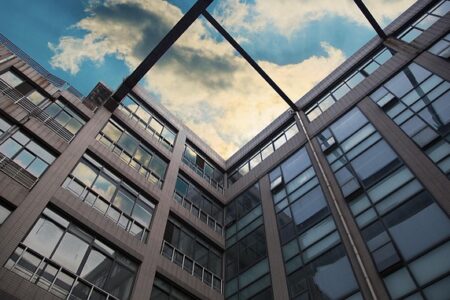 Fremtidens klasseværelse: Hvordan teknologi forvandler undervisningen